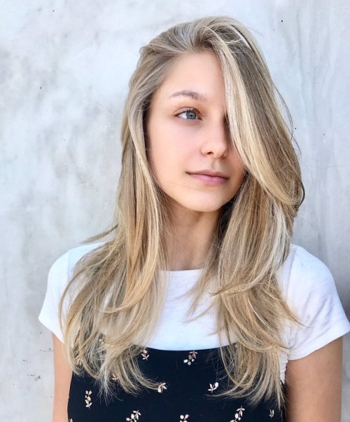 mbenoist: @RiawnaCapri: #SuperGirl is #SuperPretty ❤️ @MelissaBenoist @TheCWSupergirl fresh cut/colo