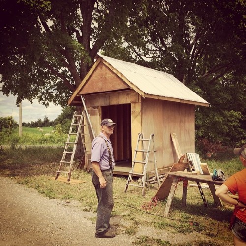 Small spade builds a farm stand for maximum awesomeness.