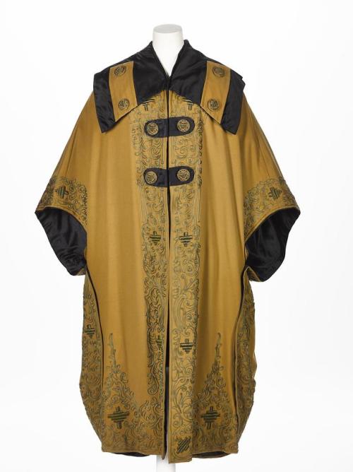 fashionsfromhistory:CoatRedfernc.1912National Museum of Scotland