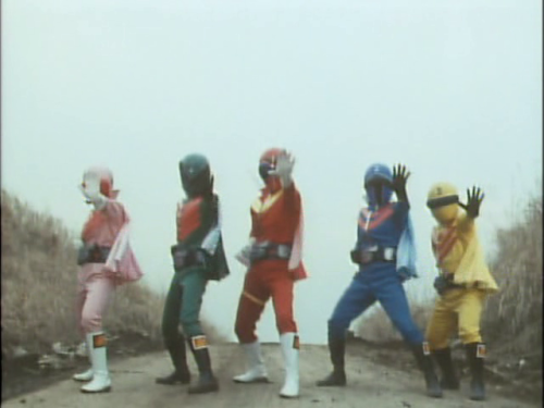 kamenyaiba:Himitsu Sentai Gorenger!The very first appearance of the very first Sentai!© 秘密戦隊ゴレンジャー E