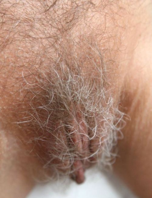 hotbabeselfshotposts:  A FUCKING GROSS, VERY, VERY HAIRY PUSSY PHOTO SET!!! 