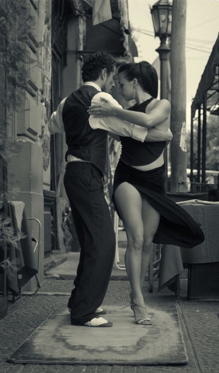 romantic-deviant: southamericanblog: Tango dancers, Argentina, Buenos Aires Let’s dance like there i