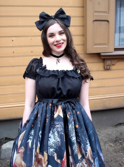 Crow’s skull headbows come with silver and bronze tone skulls.