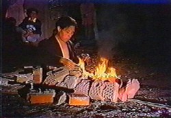 Pedro Lemebel (1955-2015) Performance realizada en las ruinas del Hospital Ochagavía, levantado durante el gobierno de Salvador Allende en un barrio periférico de Santiago. 1989 Adiós Pedro :(