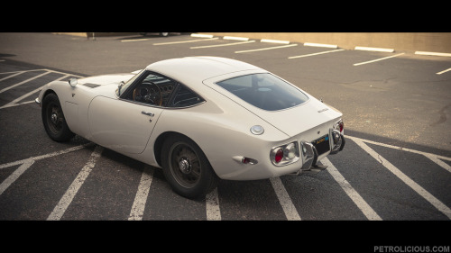 2000GT + Cosmo by Otis Blank for Petrolicious. (par DryHeatPanzer)