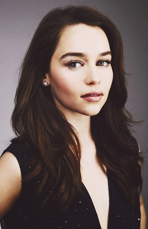 vhangogh:  One of the many things I love about Daenerys is she’s given me an opportunity to fly the flag for young girls and women, to be more than just somebody’s wife and somebody’s girlfriend. 