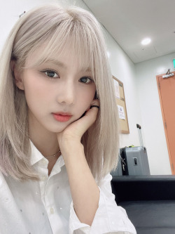 korean-dreams-girls:YooHyeon (Dreamcatcher) - Selca