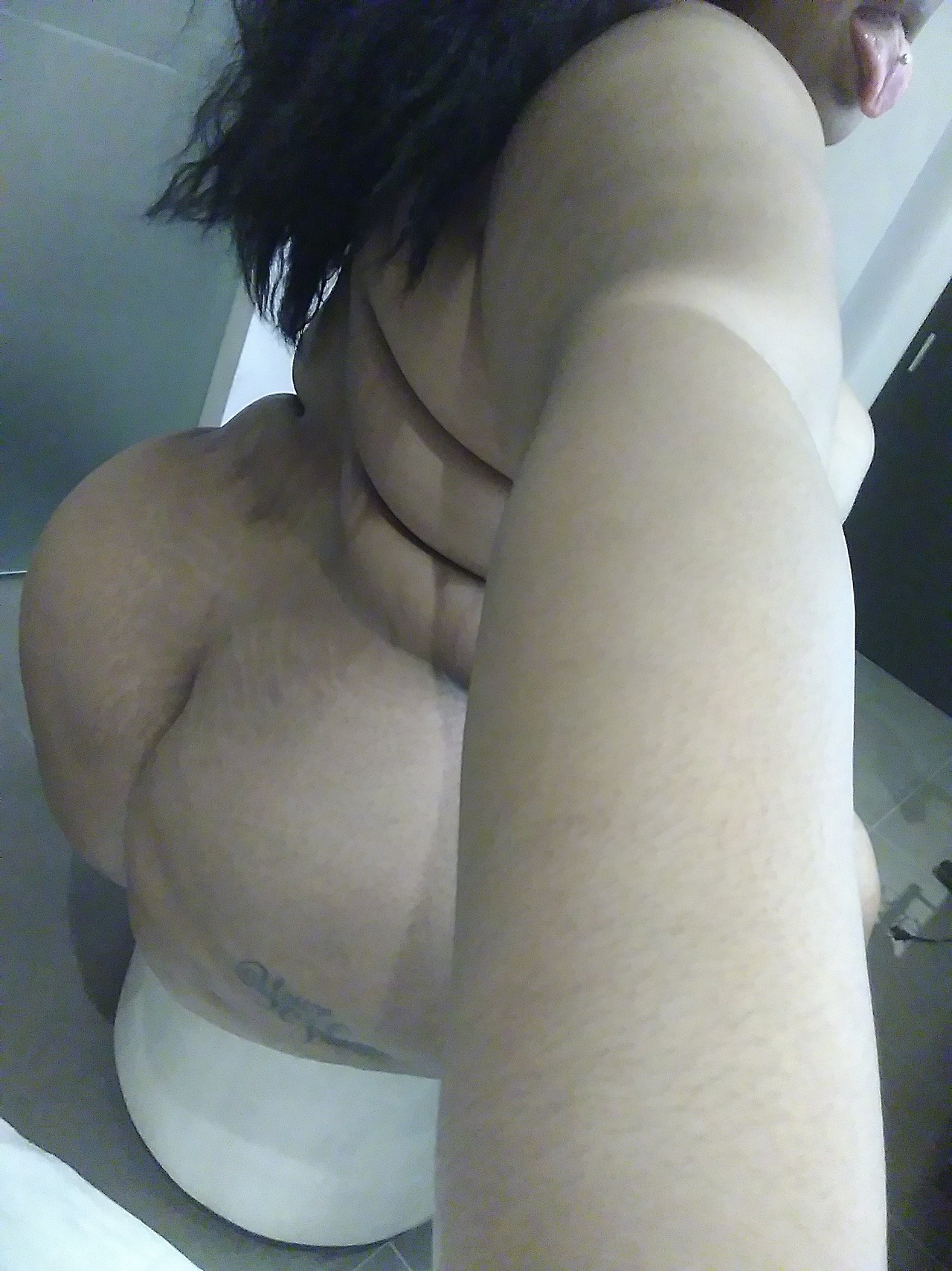 ajaie23-blog:  Somebody come massage me😌
