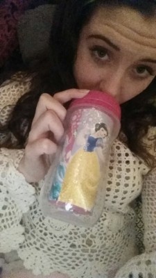 littlemissybaby:  Finally washed out my sippy^~^