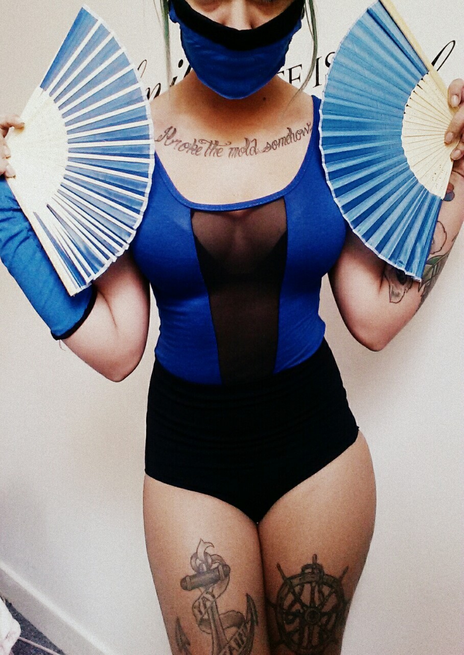 areyousinkingme:  Kitana costume I’m working on :)