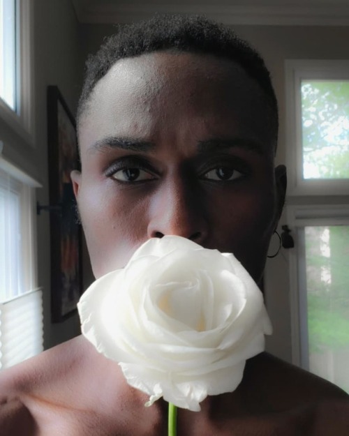 chidofauxreal:I shaved my beard and the jawline jumped out IG: @chidofauxreal