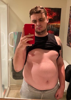 hog-handler:fleetwoodbigmacs:My fattening over the course of 2020. 75 lbs gained