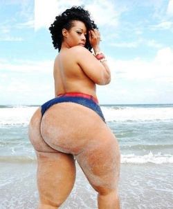 bbwbounty:  legsman49:  Yes  Sandy black girl buns  Woooooow&hellip;.