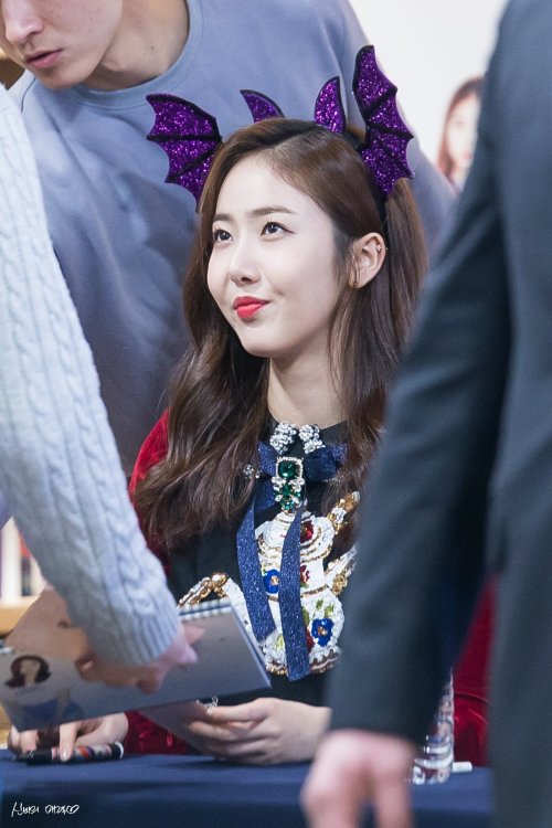 gfriendunited:  © 신비의 매력 | do not edit (1/2)