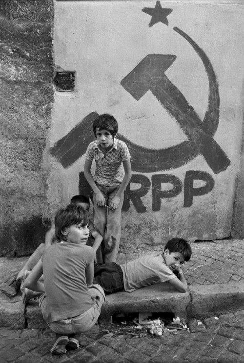   Portugal, dans les années 70 - Photo de Alfredo Cunha, photographe portugais.  