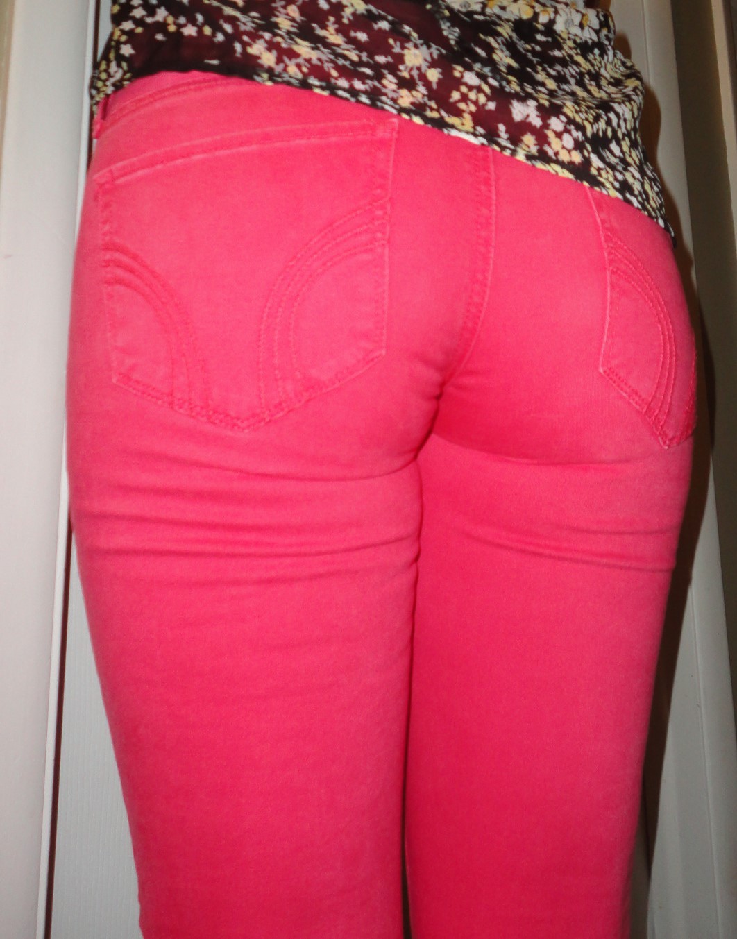 inhollisteronly:  Pink Hollister jeans anybody?