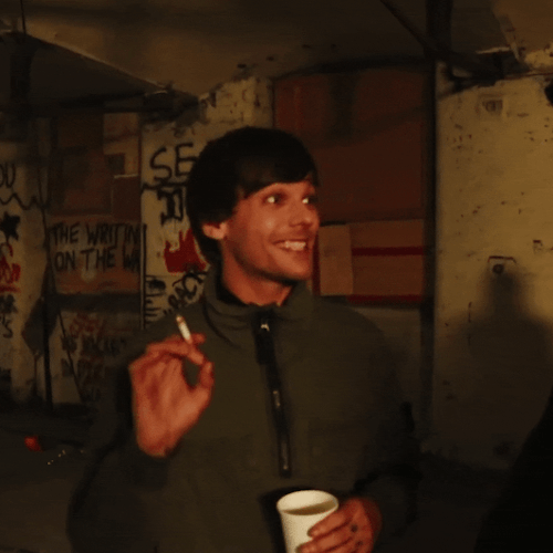 cloudslou:louis smiling behind the scenes of don’t let it break your heartONE YEAR OF WALLS - favori