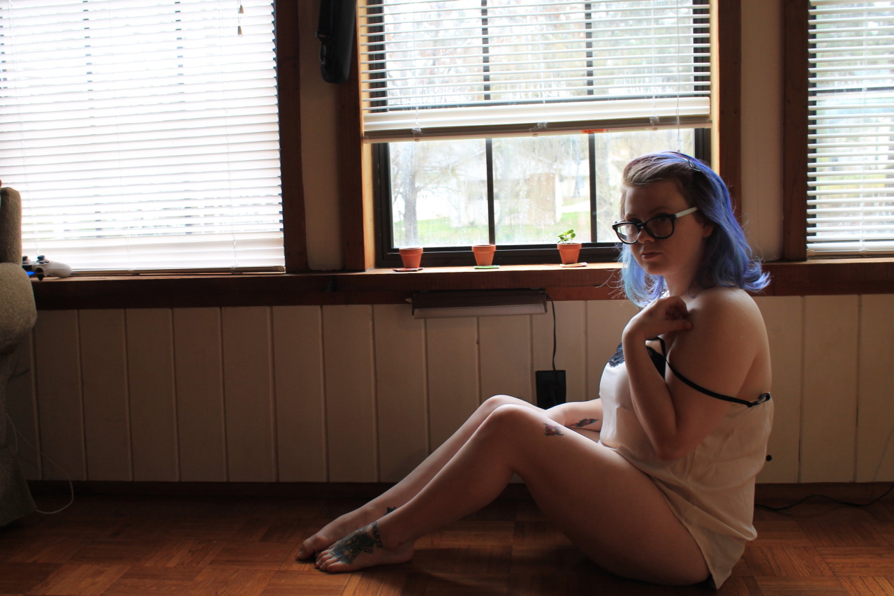 chellesilverstein:  clips4sale | Extralunchmoney| clipvia| live shows   taken by