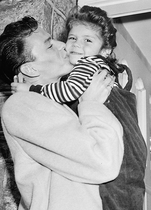 Frank Sinatra and his daughter