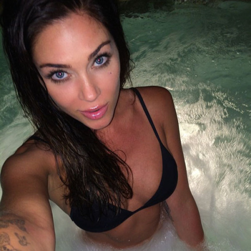 motz-hottest-eyecandy:     EYECANDY    