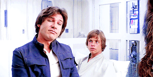 thedarkside-and-thelight:luke throws so much shade with his eyes - i love it