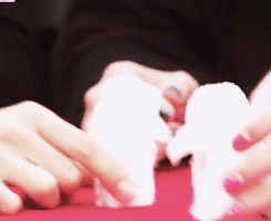 ftlsland:  ftisland folds….fancy napkins (x) 
