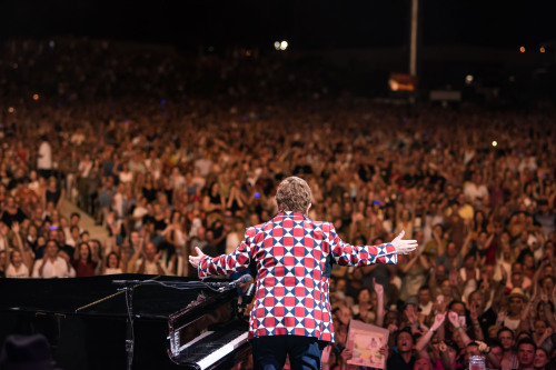 Shots from the penultimate Australian Farewell Yellow Brick Road Tour dates. But before Elton says g