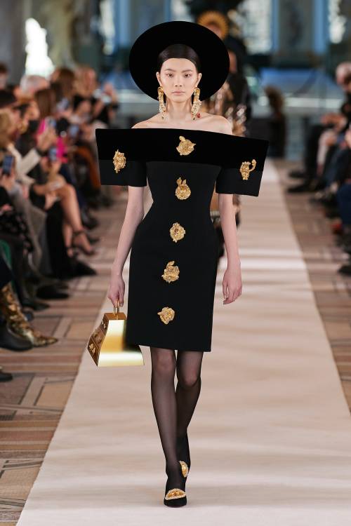 lumedunsorriso: Schiaparelli Spring 2022 Couture Couture Runway 2022