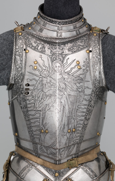 gentlebyte:Emperor Armor of Ferdinand I, Holy Roman Emperor, (Detail of Breastplate), 1549
