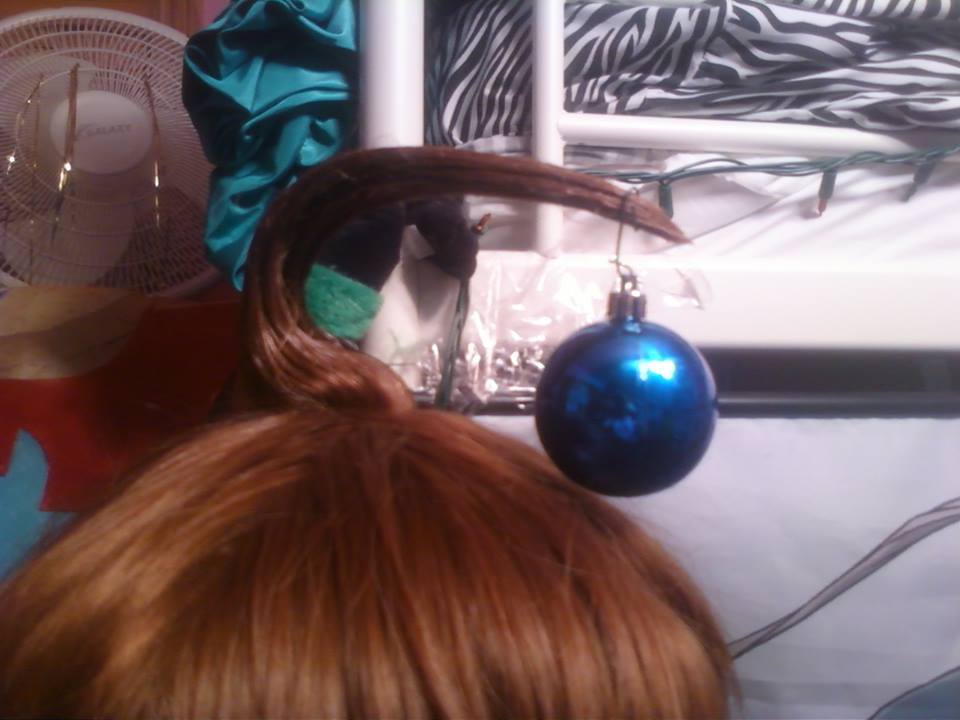 allieelly:  yesterday i got so angry at my ahoge i hairgelled the shit out of it