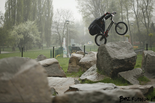 bikes-and-trees:  Kerol Serwin - Trials.  www.pinkbike.com/photo/9527757/