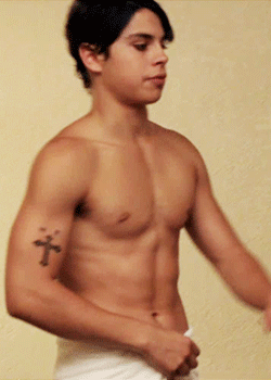 famousmeat:  Jake T. Austin in a towel after a shower on Grantham &amp; Rose