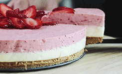 Porn photo fatfatties:    No-Bake White Chocolate Strawberry