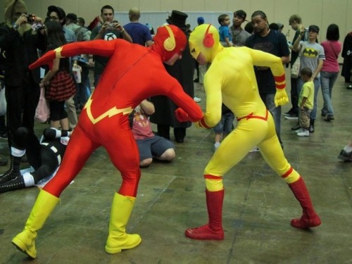 gaycomicgeek:  I haven’t posted many pics of one of the few villains I’ve costumed as. Here’s- Reverse Flash or Justice Lords Flash.   www.gaycomicgeek.com