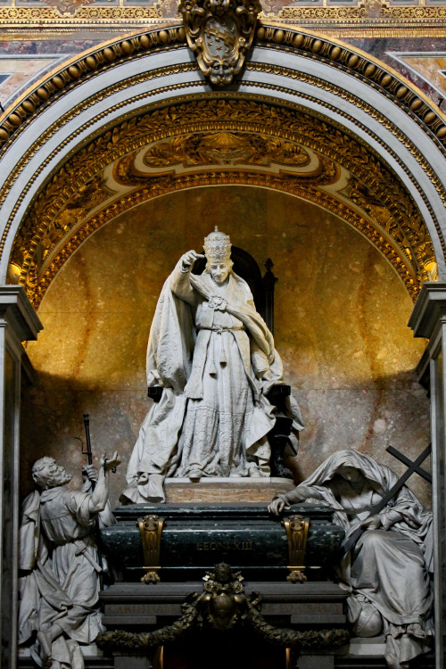 Funerary monument to Pope Leo XIII (1810–1903) at the Lateran Basilica, sculpted by Giulio Tadolini 