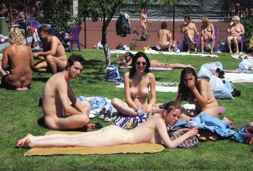 ohnesans:nudist miscellany (286)Could get crowded if we all did it?