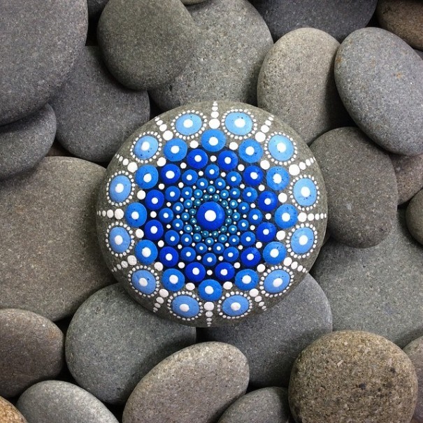 moonblossom: the-awesome-quotes:  Artist Paints Ocean Stones With Thousands Of Tiny