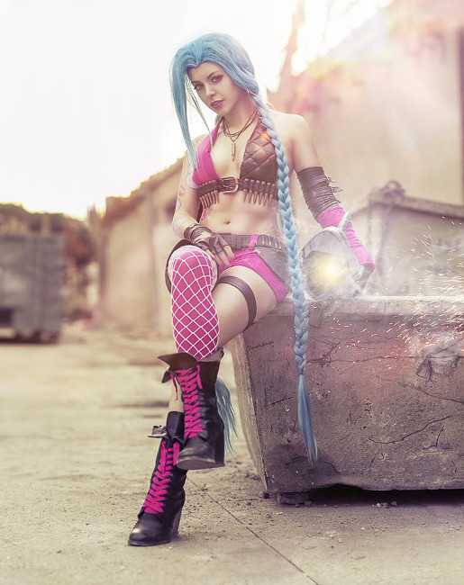 allthatscosplay:Nadyasonika’s Insanely Epic Jinx CosplayView the full feature with