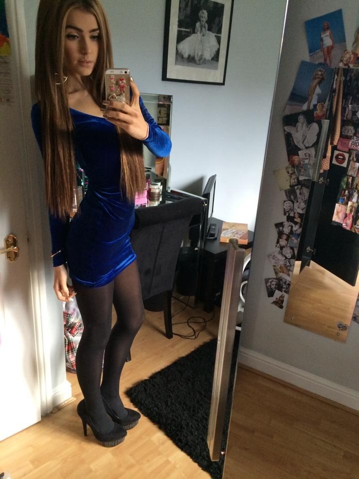in-pantyhose:  Selfshot in black opaque pantyhose and blue tight dress.  Selfie in