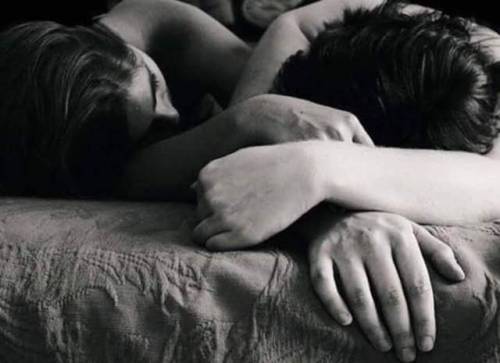 amespeciale:
“Mi manchi tanto in questa lontananza, ogni sera, ogni notte, ogni giorno, proprio come se mi mancasse il cuore.
Eduardo Carranza
”