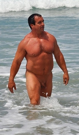 einheri:  More hot daddies on http://einheri.tumblr.com