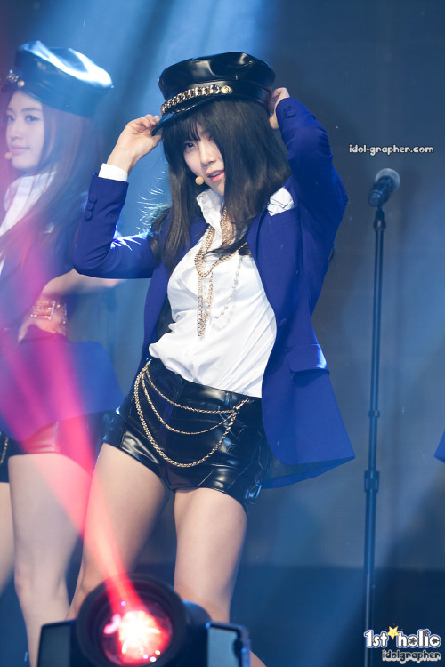 visualglow:02/13 Hyun Young fantaken @ Comeback Showcase by 1st Holic