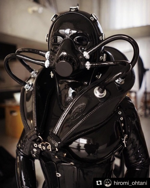 fetishweekend: Do you love beautiful heavy rubber? Loving and Sharing Subarashï @hiromi_ohtani weari