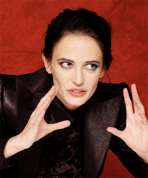 evaggreendaily - Eva Green.‘The Golden Compass’ Press Conference.