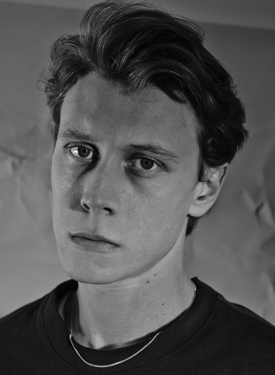 renidrag:  Brian Whittaker as Ronan Lynch // George MacKay as Adam Parrish  