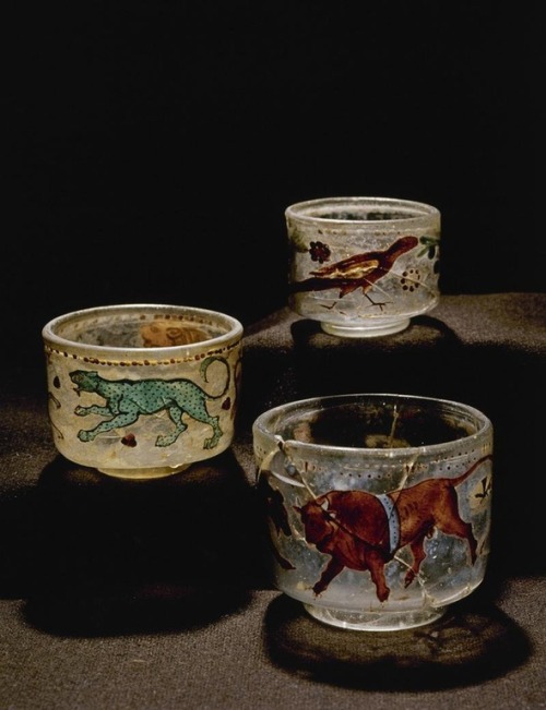 historyarchaeologyartefacts:Roman glassware found in the grave of a rich man in Himlingøje in presen