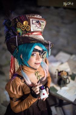 steam-girls:  Steampunk Mad Hatter from Alice