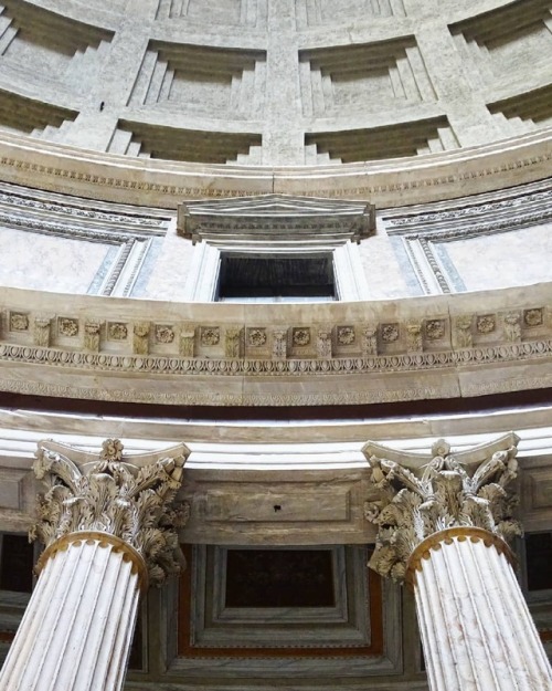 lararosemary:Fontana di Trevi and the Pantheon, Rome, Italy