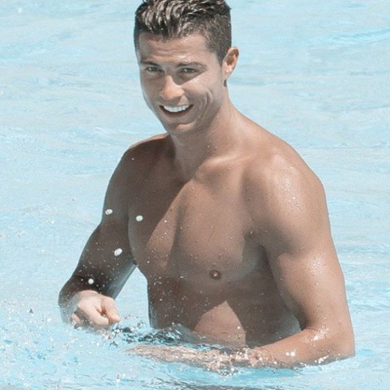 hotcelebs2000:  CRISTIANO RONALDO 
