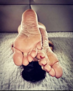 Porn betweenhertoes23: photos